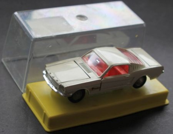 Dinky Toys England Ford Mustang Fastback 1966 DieCastmodel in original box (8261)